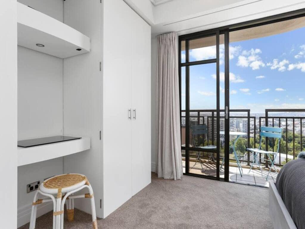 Bright One Bedroom Beauty With Balcony And Unbeatable Views Auckland Exterior photo