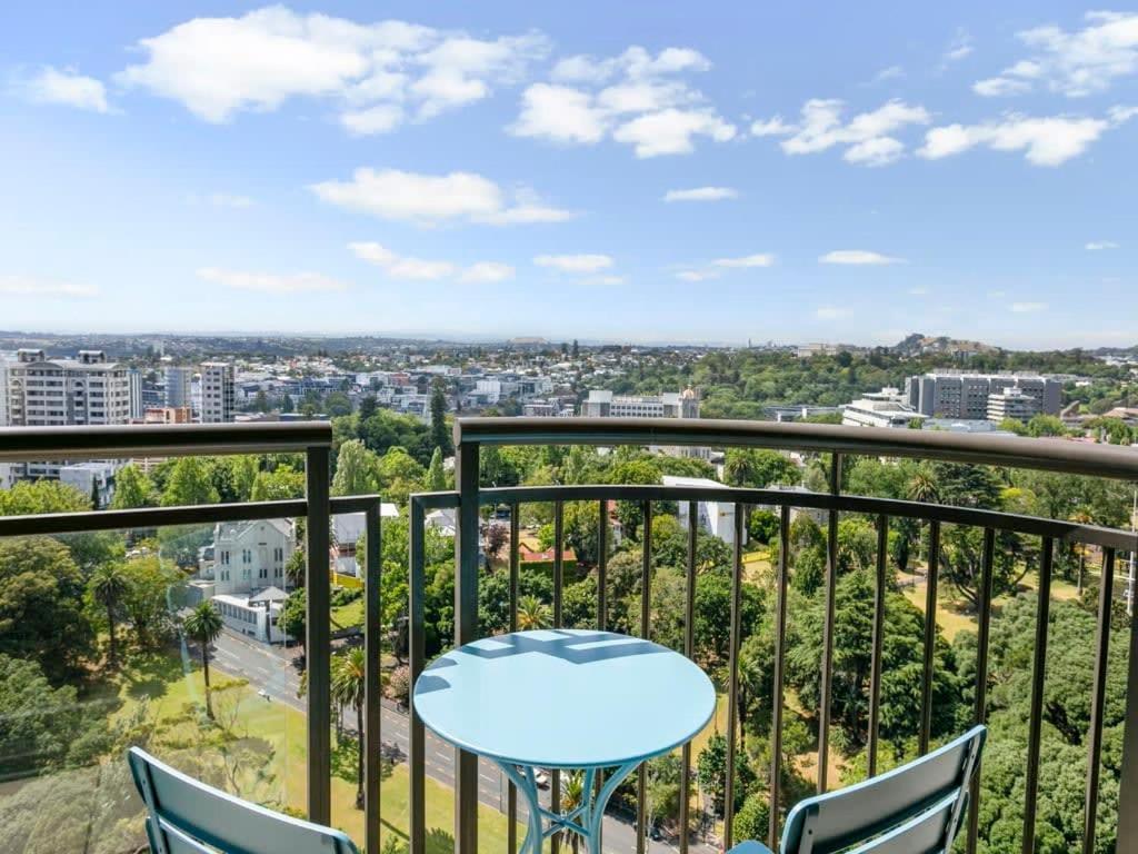 Bright One Bedroom Beauty With Balcony And Unbeatable Views Auckland Exterior photo
