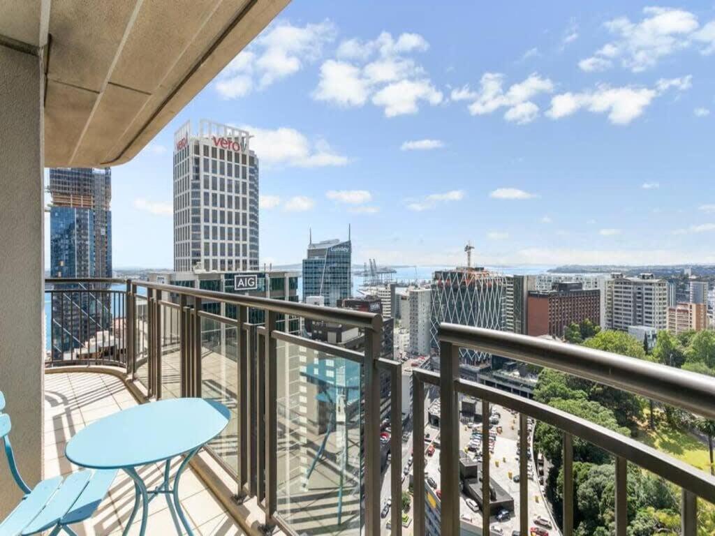Bright One Bedroom Beauty With Balcony And Unbeatable Views Auckland Exterior photo